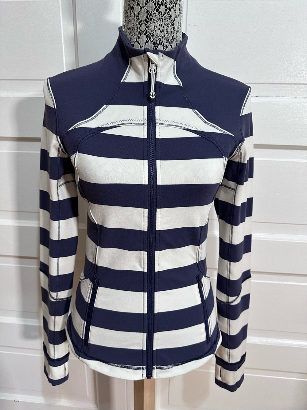 Lululemon Forme Jacket *Cuffins 6 Cadet Blue Flattering Define Fit $128